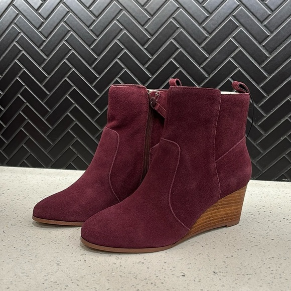 violet & red Shoes - Violet & Red Leather Suede Burgundy Wedge Boot, Size 6